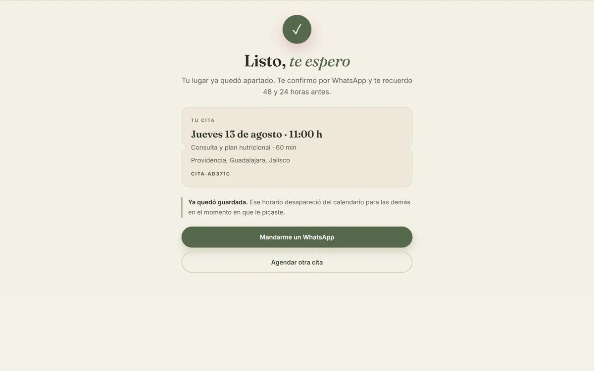 Pantalla de confirmación: la cita queda apartada con su folio, y avisa que el horario ya desapareció del calendario.