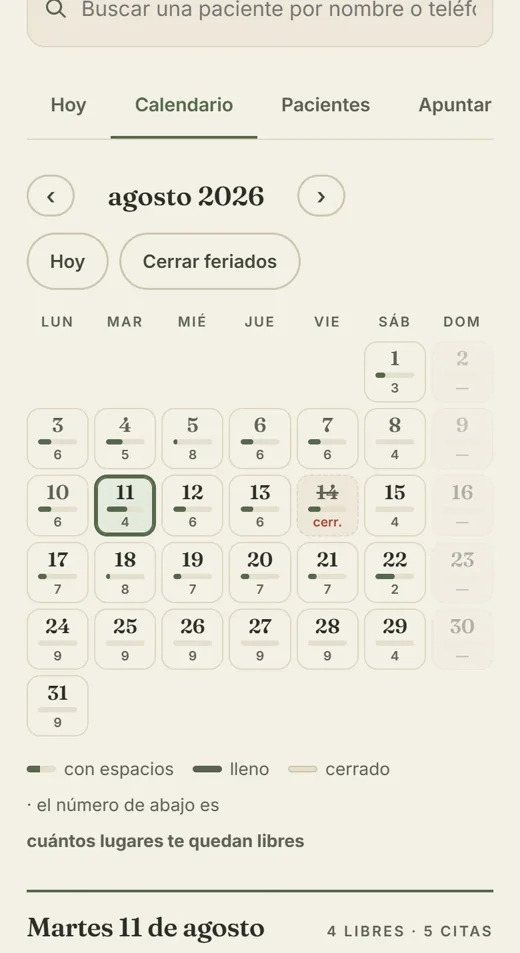 El calendario del mes en el celular, con cuántos lugares quedan libres cada día.